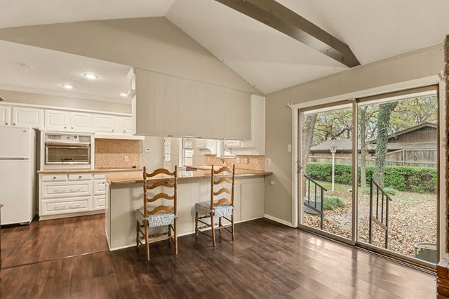 709 W Pleasantview Drive, Hurst, TX 76054