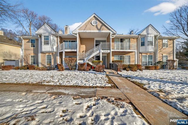 560 Holly Court, Mahwah, NJ 07430