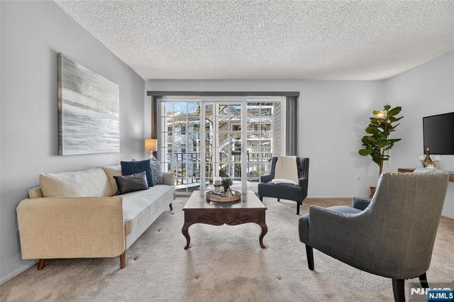 560 Holly Court, Mahwah, NJ 07430