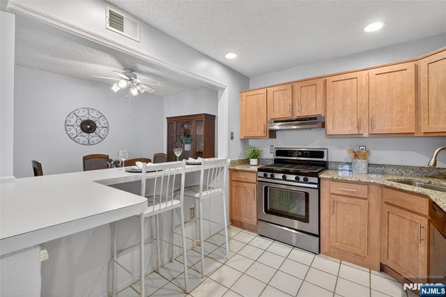 560 Holly Court, Mahwah, NJ 07430