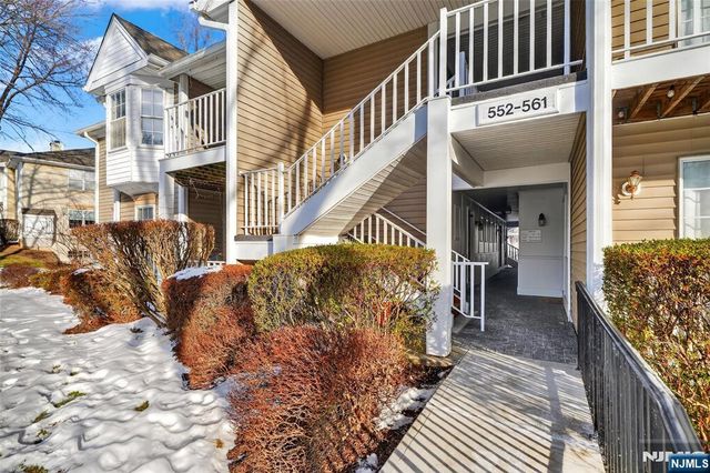 560 Holly Court, Mahwah, NJ 07430