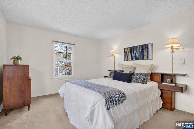 560 Holly Court, Mahwah, NJ 07430