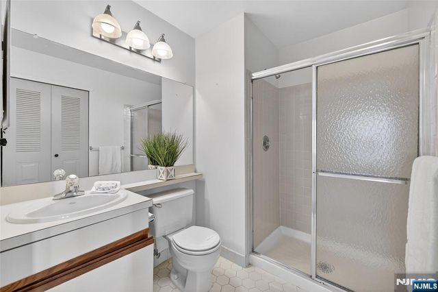 560 Holly Court, Mahwah, NJ 07430