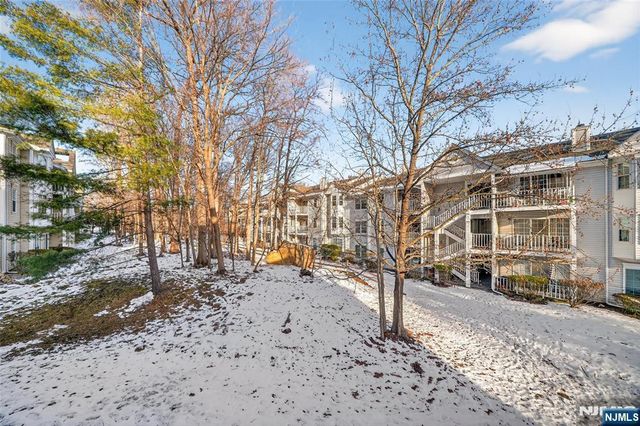 560 Holly Court, Mahwah, NJ 07430