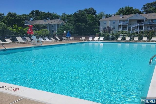 560 Holly Court, Mahwah, NJ 07430