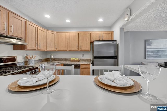 560 Holly Court, Mahwah, NJ 07430