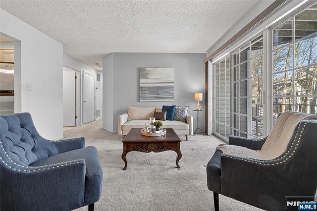 560 Holly Court, Mahwah, NJ 07430