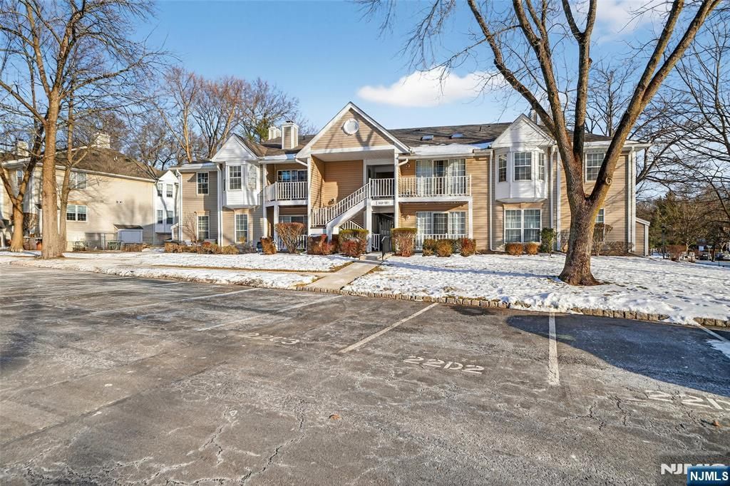 560 Holly Court, Mahwah, NJ 07430