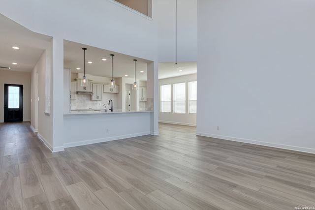 105 Heidi Hill, Castroville, TX 78009