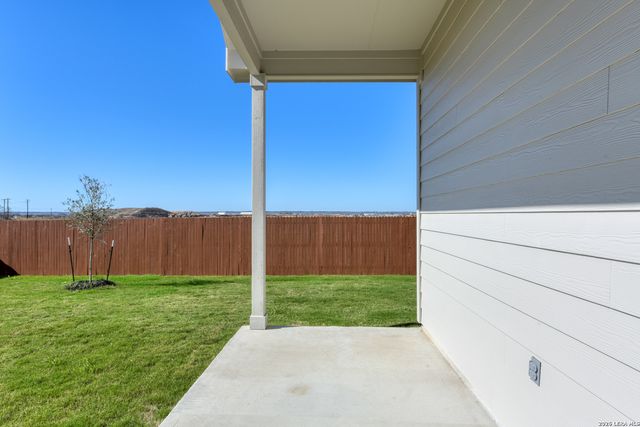 105 Heidi Hill, Castroville, TX 78009