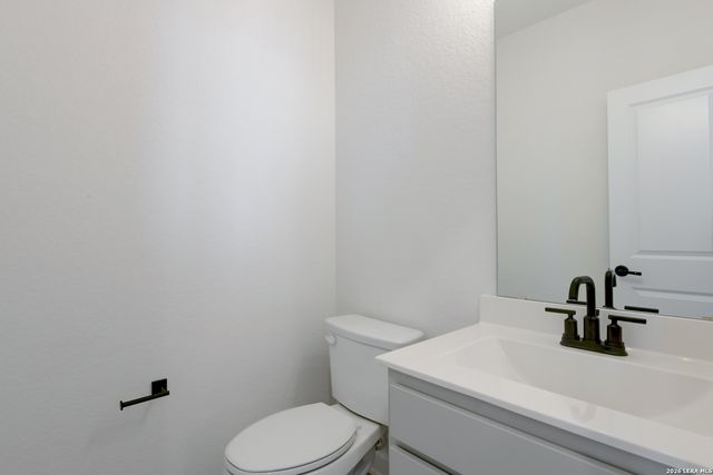 105 Heidi Hill, Castroville, TX 78009