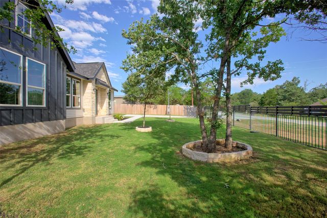 109 Creekside DR, Bastrop, TX 78602