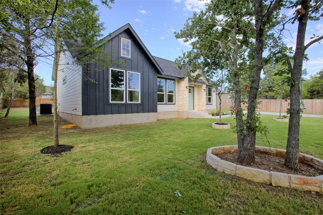 109 Creekside DR, Bastrop, TX 78602