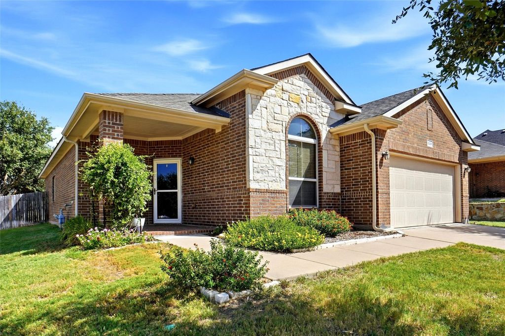 1221 Glenwood Drive, Azle, TX 76020 — exterior