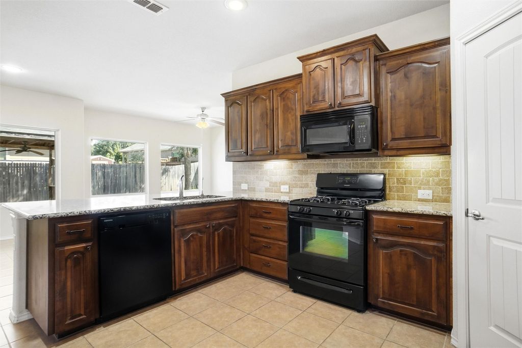 1221 Glenwood Drive, Azle, TX 76020 — photo 3
