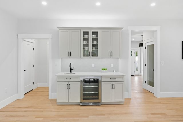 4 Juniper, Burlington, MA 01803