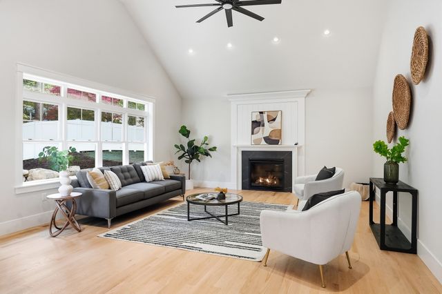 4 Juniper, Burlington, MA 01803