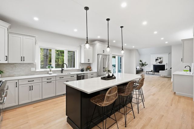 4 Juniper, Burlington, MA 01803