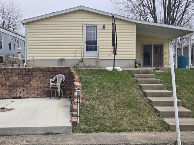 11 Ems B6a Lane, Leesburg, IN 46538