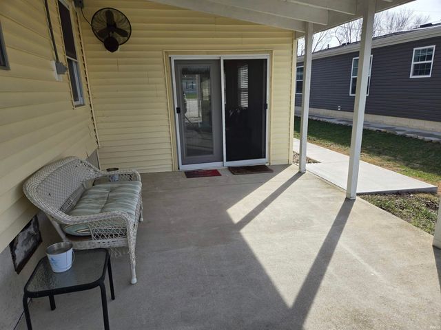 11 Ems B6a Lane, Leesburg, IN 46538