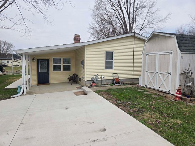 11 Ems B6a Lane, Leesburg, IN 46538