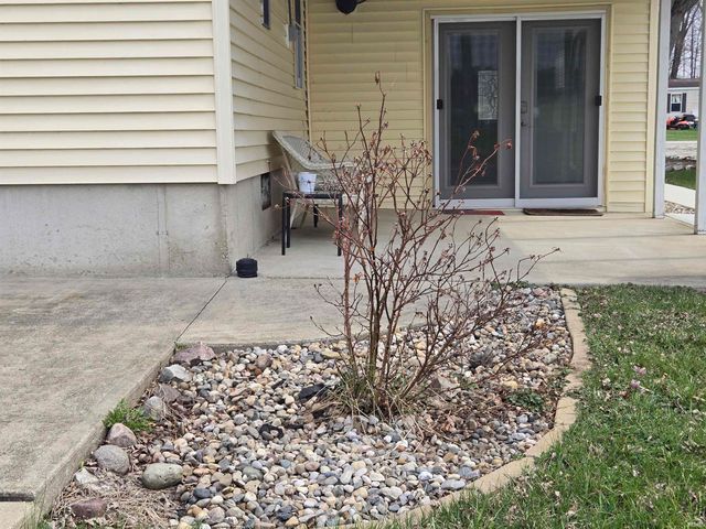 11 Ems B6a Lane, Leesburg, IN 46538