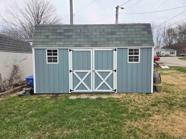 11 Ems B6a Lane, Leesburg, IN 46538