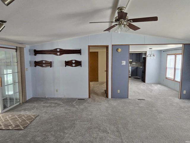 11 Ems B6a Lane, Leesburg, IN 46538