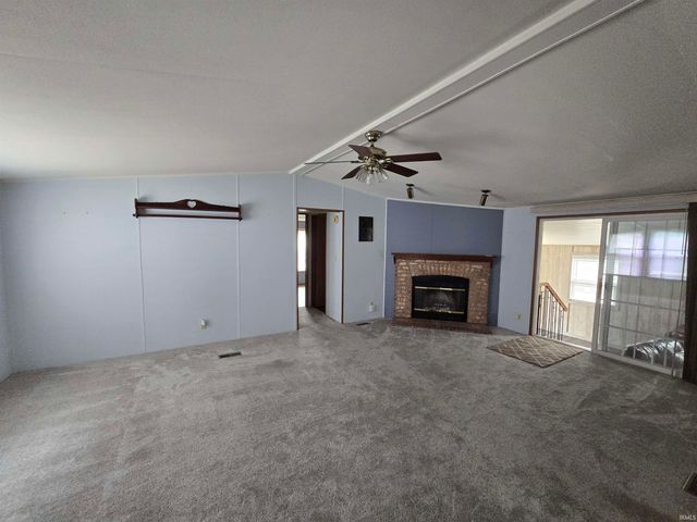 11 Ems B6a Lane, Leesburg, IN 46538