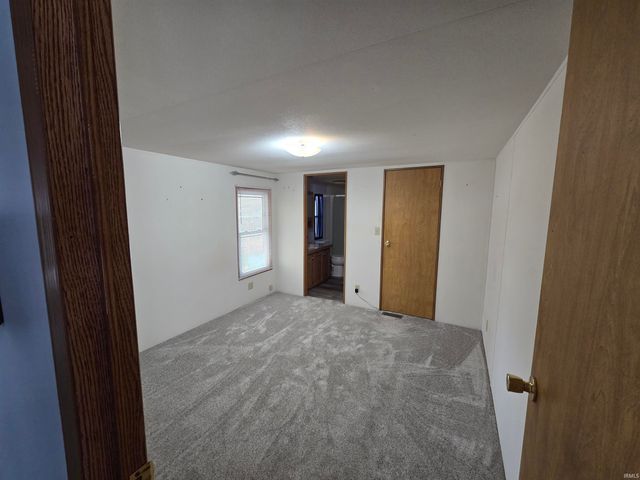 11 Ems B6a Lane, Leesburg, IN 46538