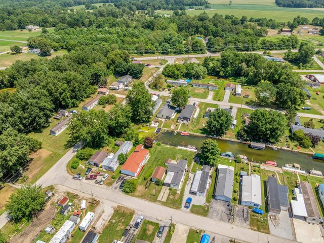 11 Ems B6a Lane, Leesburg, IN 46538