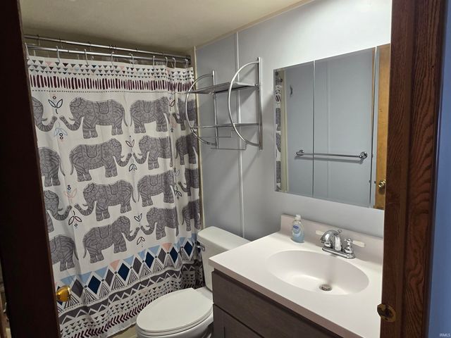 11 Ems B6a Lane, Leesburg, IN 46538