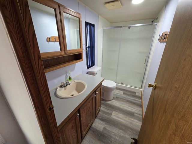 11 Ems B6a Lane, Leesburg, IN 46538