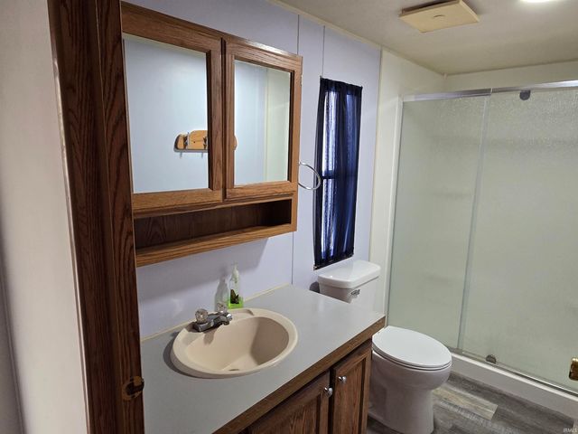 11 Ems B6a Lane, Leesburg, IN 46538