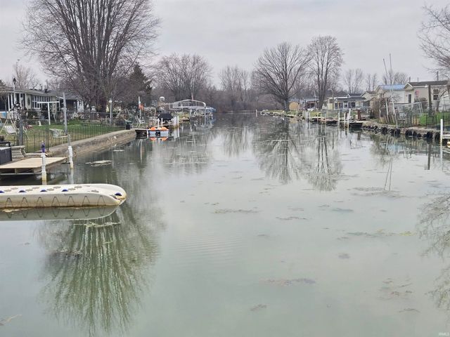 11 Ems B6a Lane, Leesburg, IN 46538