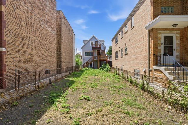2627 W Montgomery Avenue, Chicago, IL 60632