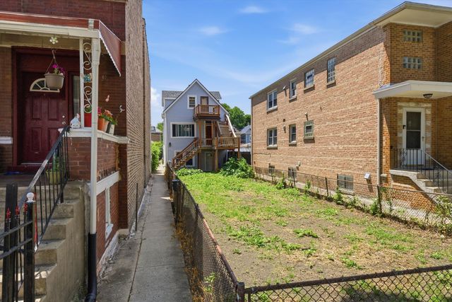 2627 W Montgomery Avenue, Chicago, IL 60632