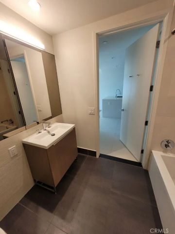 889 Francisco Street 3702, Los Angeles, CA 90017