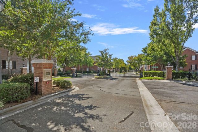 6415 Wakehurst Road, Charlotte, NC 28226