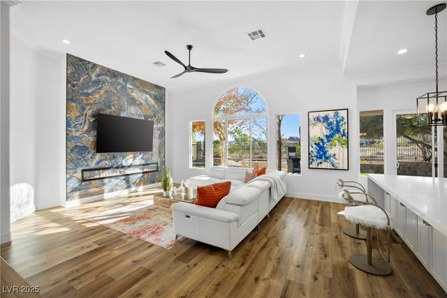 9521 Queen Charlotte Drive, Las Vegas, NV 89145