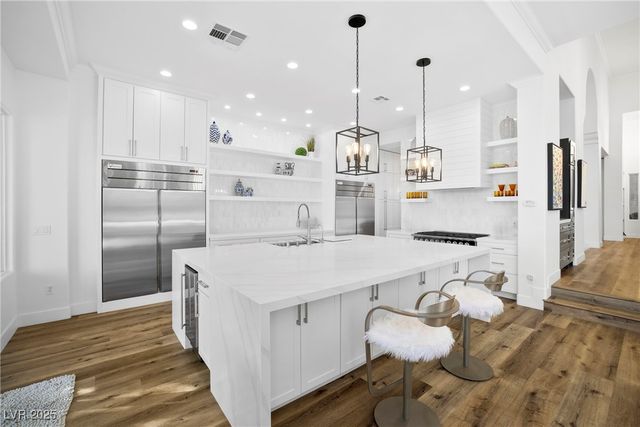 9521 Queen Charlotte Drive, Las Vegas, NV 89145