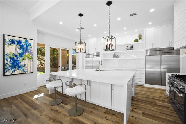 9521 Queen Charlotte Drive, Las Vegas, NV 89145