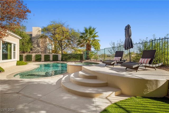 9521 Queen Charlotte Drive, Las Vegas, NV 89145