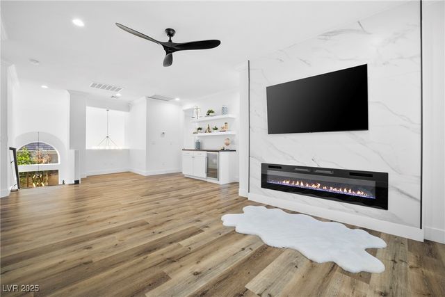 9521 Queen Charlotte Drive, Las Vegas, NV 89145