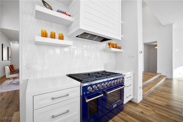 9521 Queen Charlotte Drive, Las Vegas, NV 89145