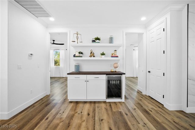 9521 Queen Charlotte Drive, Las Vegas, NV 89145