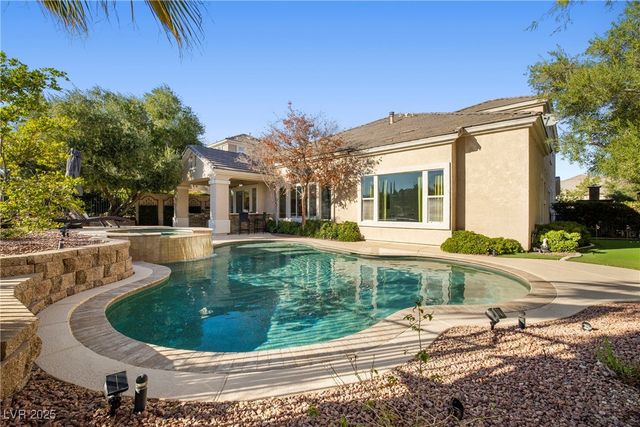 9521 Queen Charlotte Drive, Las Vegas, NV 89145