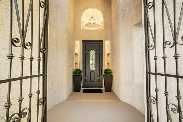 9521 Queen Charlotte Drive, Las Vegas, NV 89145