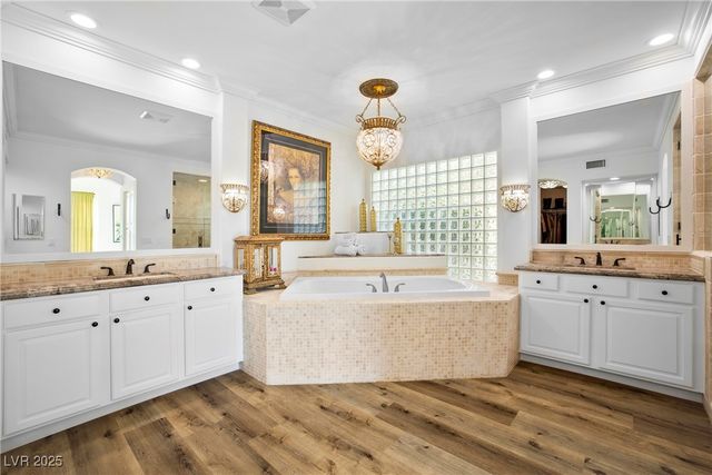 9521 Queen Charlotte Drive, Las Vegas, NV 89145