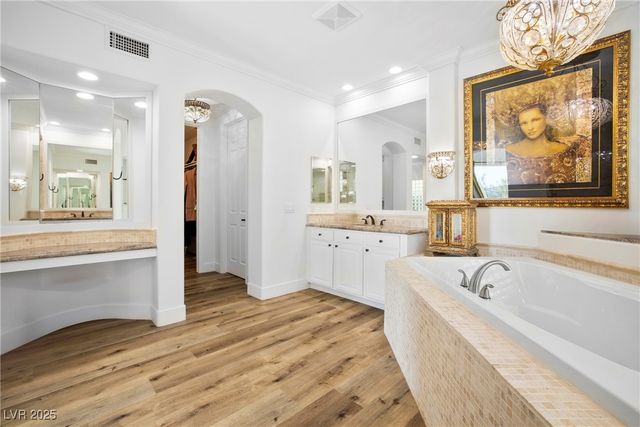 9521 Queen Charlotte Drive, Las Vegas, NV 89145